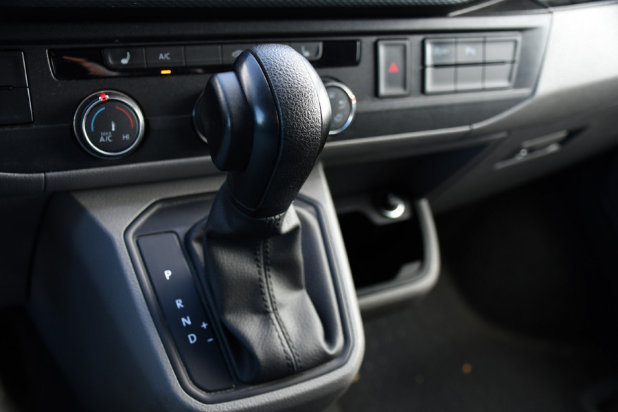Volkswagen Transporter 2.0 TDI L1H1 30 PB Edition Camera, Adaptieve Cruise, Carplay, Stoelverwarming, 150pk, 2 x Schuifdeur, Standkachel, Trekhaak, Uniek!