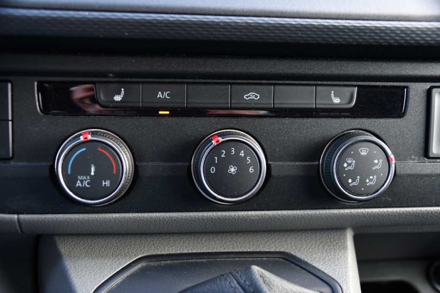 Volkswagen Transporter 2.0 TDI L1H1 30 PB Edition Camera, Adaptieve Cruise, Carplay, Stoelverwarming, 150pk, 2 x Schuifdeur, Standkachel, Trekhaak, Uniek!