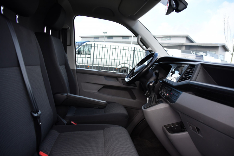 Volkswagen Transporter 2.0 TDI L1H1 30 PB Edition Camera, Adaptieve Cruise, Carplay, Stoelverwarming, 150pk, 2 x Schuifdeur, Standkachel, Trekhaak, Uniek!