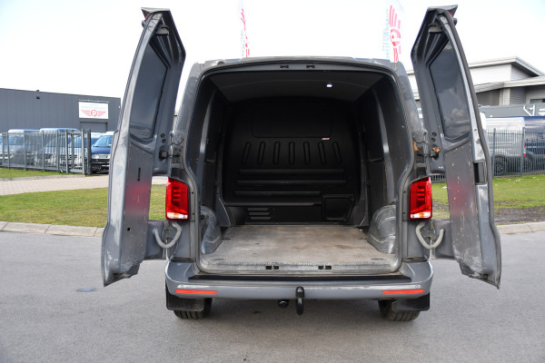 Volkswagen Transporter 2.0 TDI L1H1 30 PB Edition Camera, Adaptieve Cruise, Carplay, Stoelverwarming, 150pk, 2 x Schuifdeur, Standkachel, Trekhaak, Uniek!