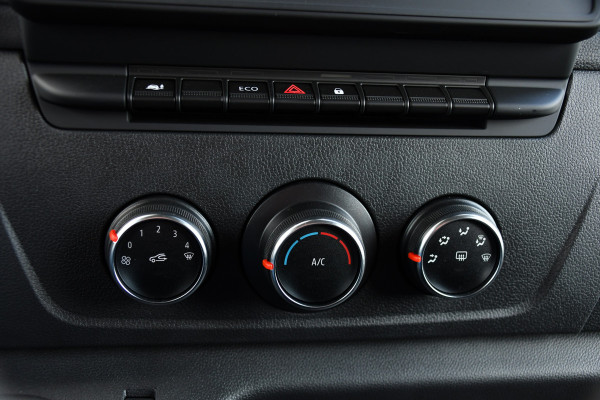 Renault Master T35 2.3 dCi 180 L2H2 DC PB Edition Camera, Cruise, Carplay, LED, 2 x Schuifdeur, Multimedia, 180pk, 6 zitplaatsen, Uniek!