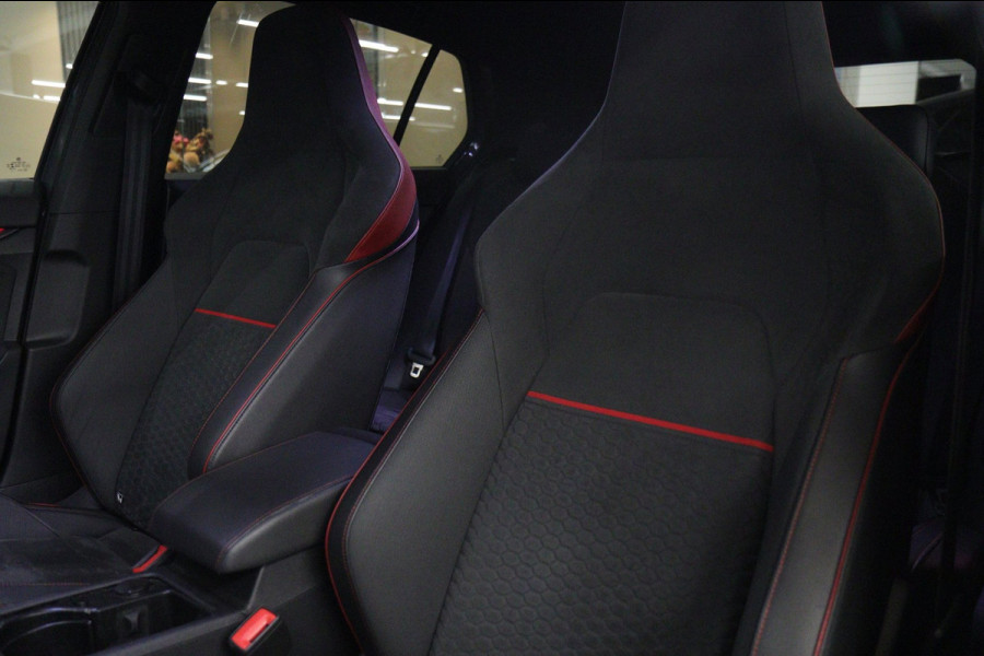 Volkswagen Golf 2.0 TSI GTI CLUBSPORT /PANO/CARPLAY/ACC/BLINDSPOT/SFEER/VOL