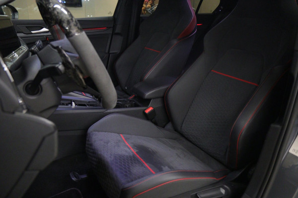 Volkswagen Golf 2.0 TSI GTI CLUBSPORT /PANO/CARPLAY/ACC/BLINDSPOT/SFEER/VOL