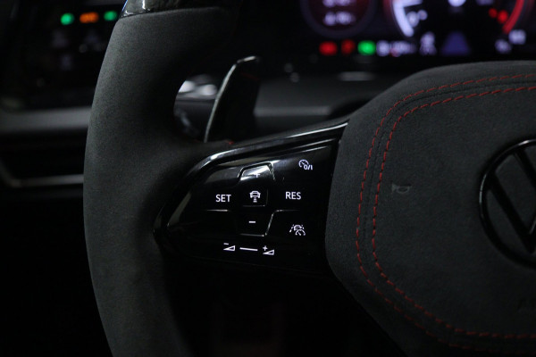 Volkswagen Golf 2.0 TSI GTI CLUBSPORT /PANO/CARPLAY/ACC/BLINDSPOT/SFEER/VOL