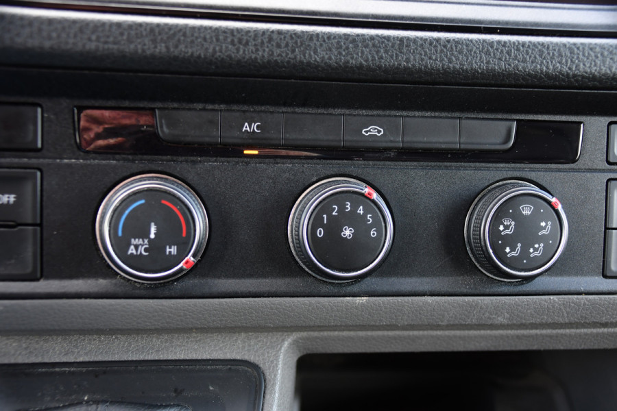 Volkswagen Crafter 35 2.0 TDI L3H3 PB Edition Cruise, Carplay, LED, 140pk, Automaat, Multimedia, Geveerde stoel, Sensoren, Uniek!