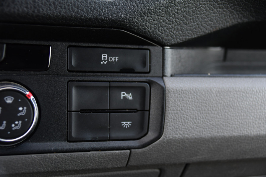 Volkswagen Crafter 35 2.0 TDI L3H3 PB Edition Cruise, Carplay, LED, 140pk, Automaat, Multimedia, Geveerde stoel, Sensoren, Uniek!