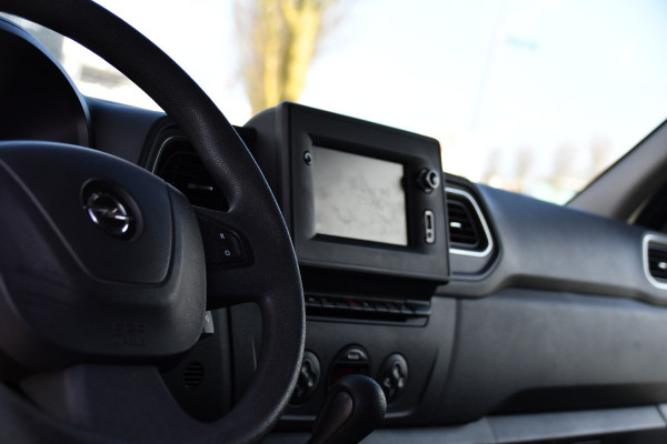 Opel Movano 2.3 Turbo L1H1 Black Edition Camera, Cruise, Carplay, Clima, 150pk, Automaat, Trekhaak, NAVI, Sensoren, Uniek!