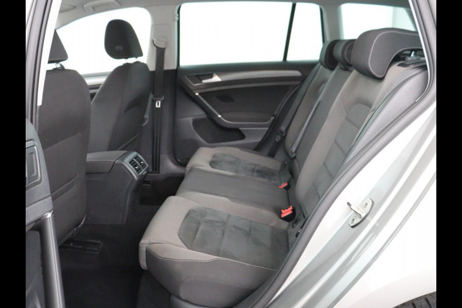 Volkswagen Golf Variant 1.0 TSI Comfortline Business | Stoleverwarming | Trekhaak | Carplay | Massage | Navigatie | Parkeerhulp | Adaptive cruise | Camera