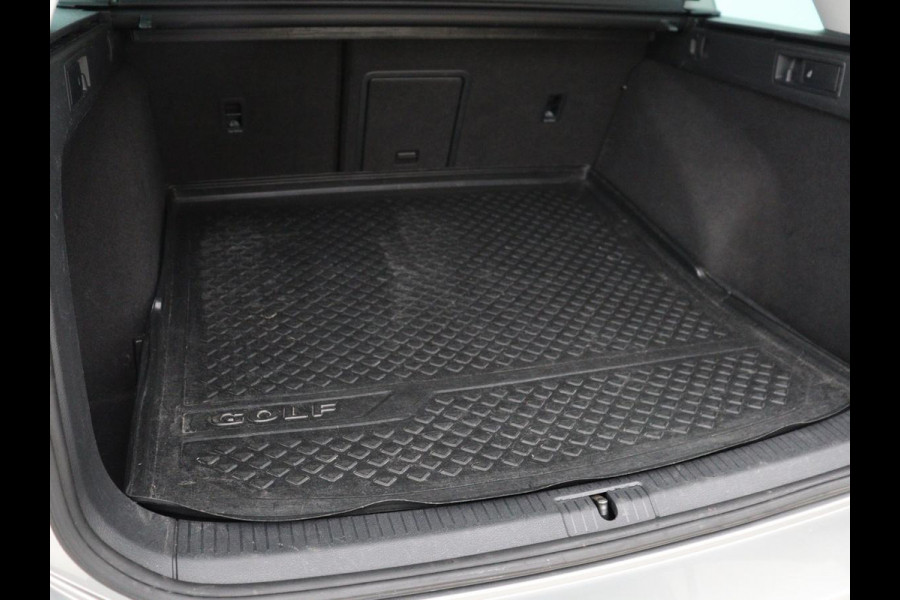 Volkswagen Golf Variant 1.0 TSI Comfortline Business | Stoleverwarming | Trekhaak | Carplay | Massage | Navigatie | Parkeerhulp | Adaptive cruise | Camera