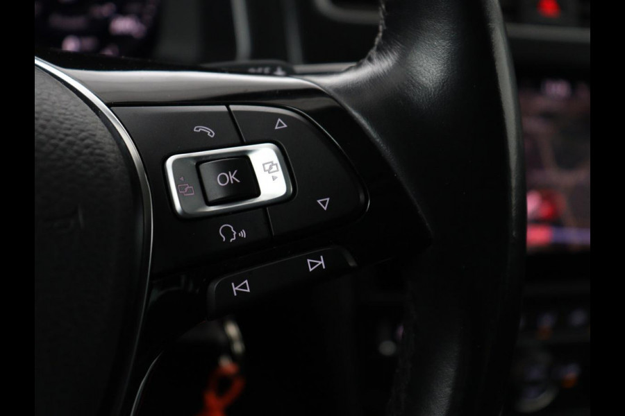 Volkswagen Golf Variant 1.0 TSI Comfortline Business | Stoleverwarming | Trekhaak | Carplay | Massage | Navigatie | Parkeerhulp | Adaptive cruise | Camera