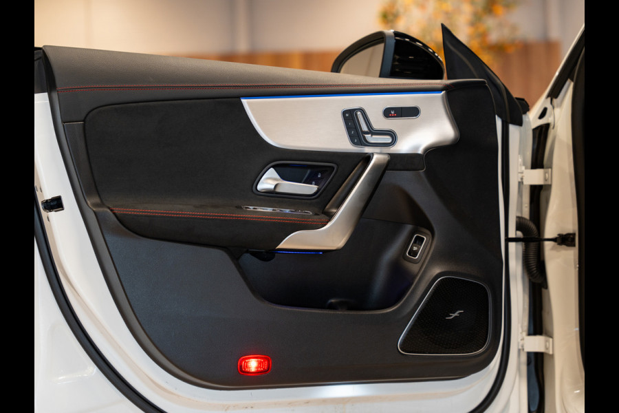 Mercedes-Benz CLA-Klasse 45 AMG 450PK 4MATIC, Pano, Ambiënte Light, Night Pakket, Aero, Widescreen, 360 Camera, Dealer Onderhouden