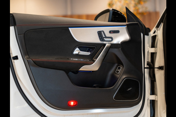 Mercedes-Benz CLA-Klasse 45 AMG 450PK 4MATIC, Pano, Ambiënte Light, Night Pakket, Aero, Widescreen, 360 Camera, Dealer Onderhouden