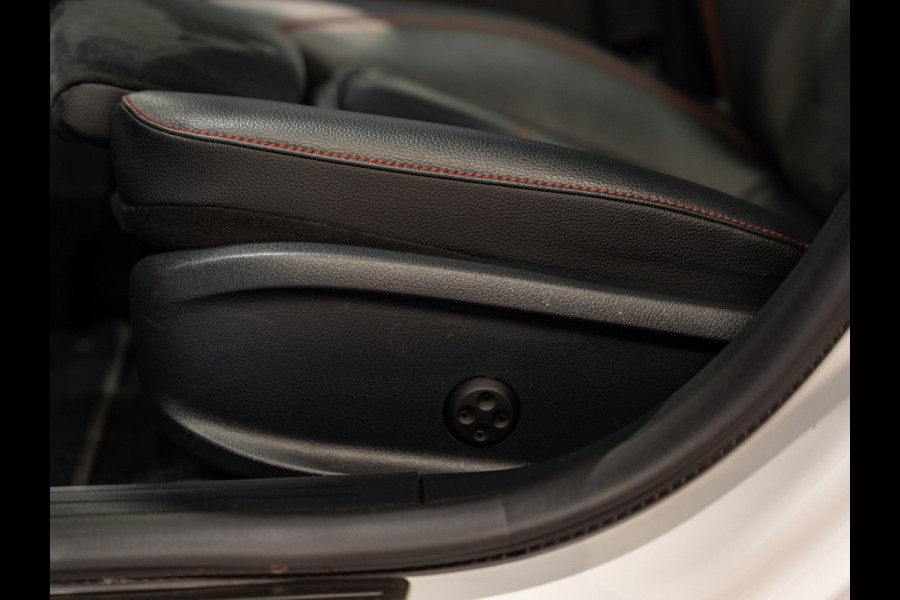 Mercedes-Benz CLA-Klasse 45 AMG 450PK 4MATIC, Pano, Ambiënte Light, Night Pakket, Aero, Widescreen, 360 Camera, Dealer Onderhouden