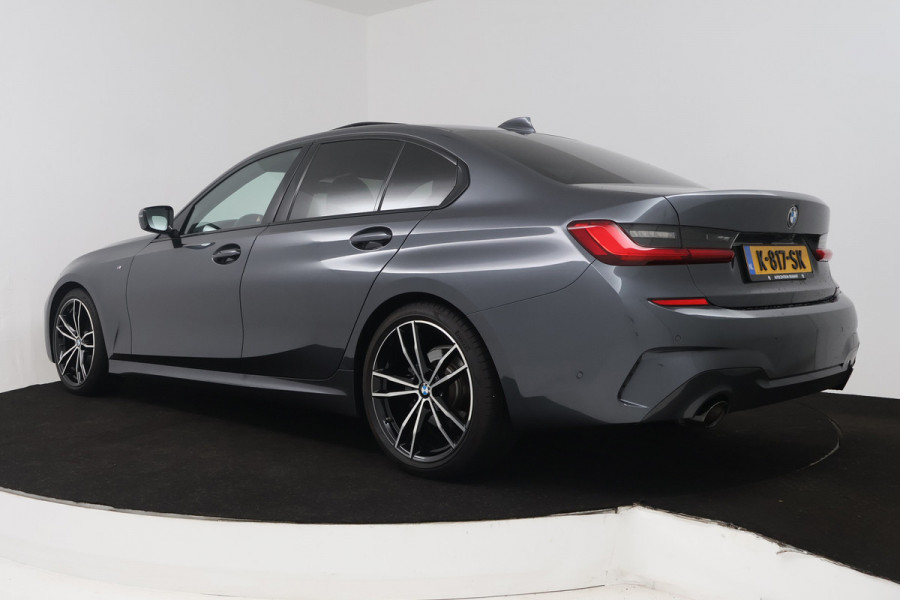 BMW 3-serie 320i High Executive (PANORAMADAK, CAMERA, STOELVERWARMING, CRUISE ADAPTIEF, SFEERVERLICHTING)