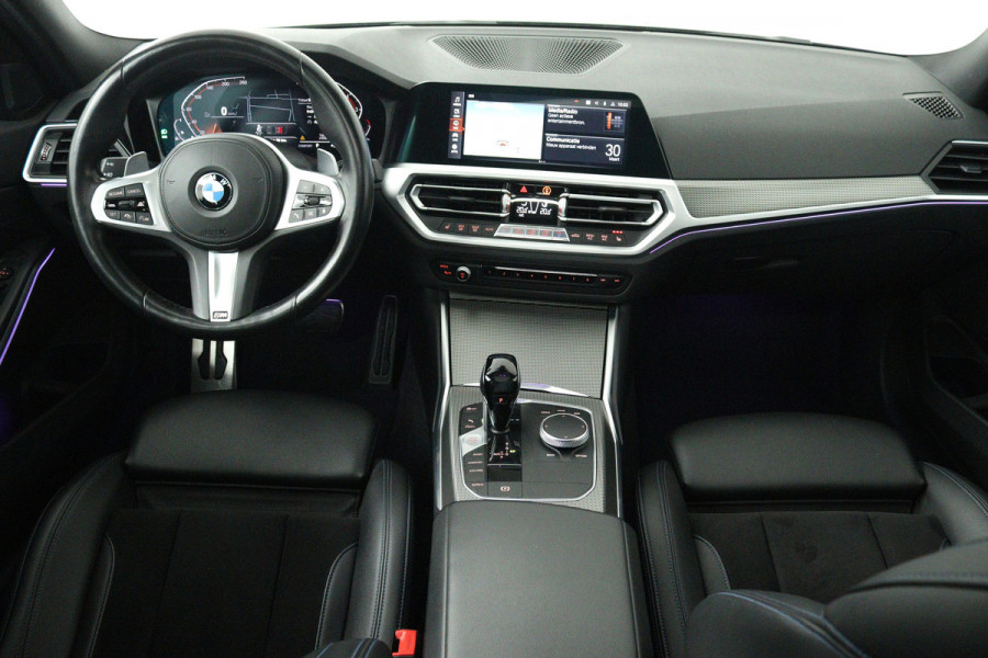 BMW 3-serie 320i High Executive (PANORAMADAK, CAMERA, STOELVERWARMING, CRUISE ADAPTIEF, SFEERVERLICHTING)