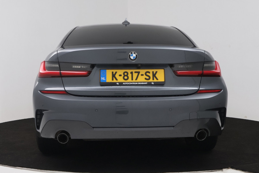 BMW 3-serie 320i High Executive (PANORAMADAK, CAMERA, STOELVERWARMING, CRUISE ADAPTIEF, SFEERVERLICHTING)