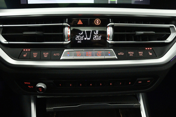 BMW 3-serie 320i High Executive (PANORAMADAK, CAMERA, STOELVERWARMING, CRUISE ADAPTIEF, SFEERVERLICHTING)