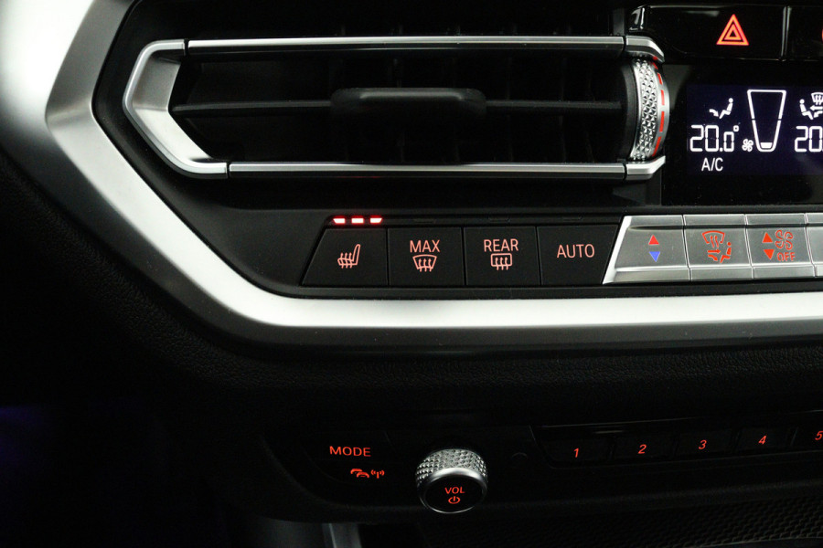 BMW 3-serie 320i High Executive (PANORAMADAK, CAMERA, STOELVERWARMING, CRUISE ADAPTIEF, SFEERVERLICHTING)