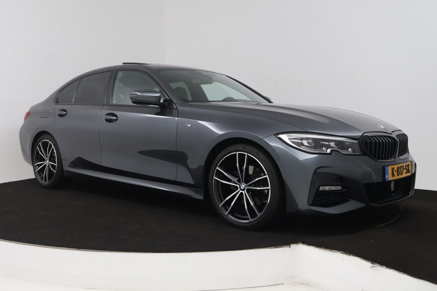 BMW 3-serie 320i High Executive (PANORAMADAK, CAMERA, STOELVERWARMING, CRUISE ADAPTIEF, SFEERVERLICHTING)