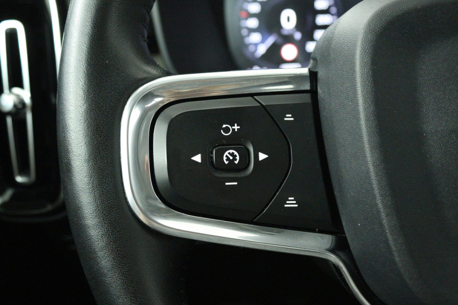 Volvo XC40 2.0 T5 AWD Inscription (PANORAMADAK, TREKHAAK, ELEKTR STOELEN, STOEL/STUUR VERWARMING, ACHTERUITRIJCAMERA)