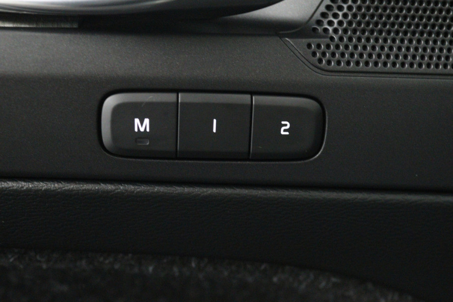 Volvo XC40 2.0 T5 AWD Inscription (PANORAMADAK, TREKHAAK, ELEKTR STOELEN, STOEL/STUUR VERWARMING, ACHTERUITRIJCAMERA)