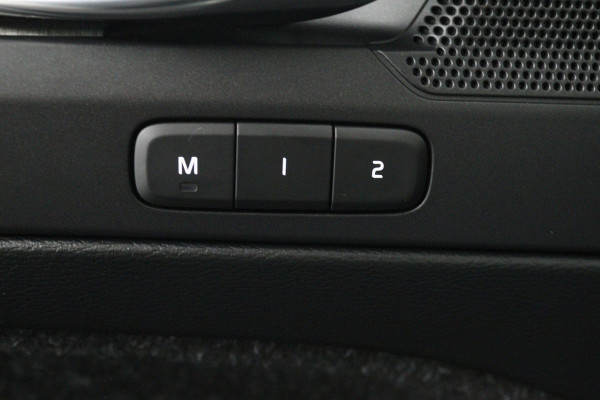 Volvo XC40 2.0 T5 AWD Inscription (PANORAMADAK, TREKHAAK, ELEKTR STOELEN, STOEL/STUUR VERWARMING, ACHTERUITRIJCAMERA)