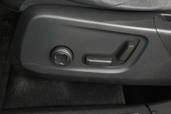 Volvo XC40 2.0 T5 AWD Inscription (PANORAMADAK, TREKHAAK, ELEKTR STOELEN, STOEL/STUUR VERWARMING, ACHTERUITRIJCAMERA)