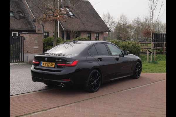 BMW 3-serie 330e | Panoramadak | Harman Kardon | Apple Carplay | Leer | 19 Inch |