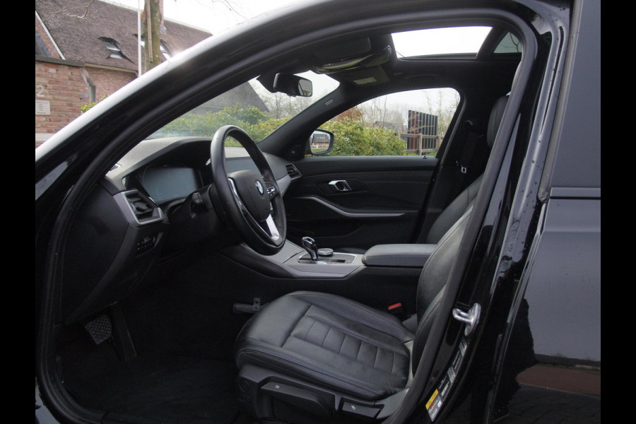BMW 3-serie 330e | Panoramadak | Harman Kardon | Apple Carplay | Leer | 19 Inch |