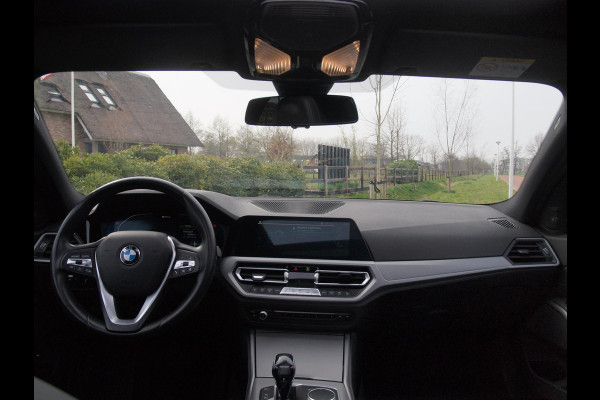 BMW 3-serie 330e | Panoramadak | Harman Kardon | Apple Carplay | Leer | 19 Inch |
