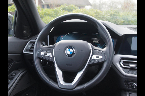 BMW 3-serie 330e | Panoramadak | Harman Kardon | Apple Carplay | Leer | 19 Inch |