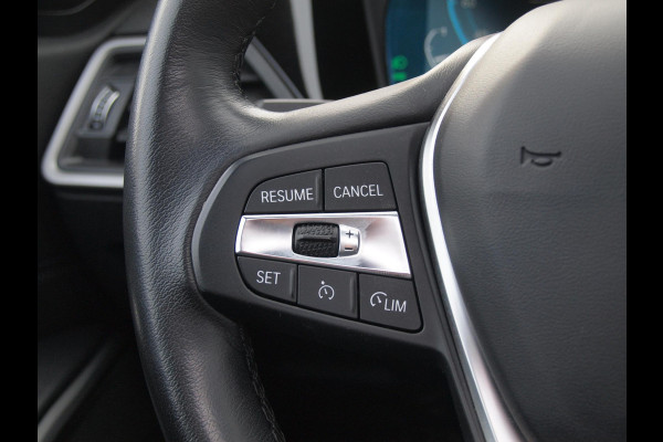 BMW 3-serie 330e | Panoramadak | Harman Kardon | Apple Carplay | Leer | 19 Inch |