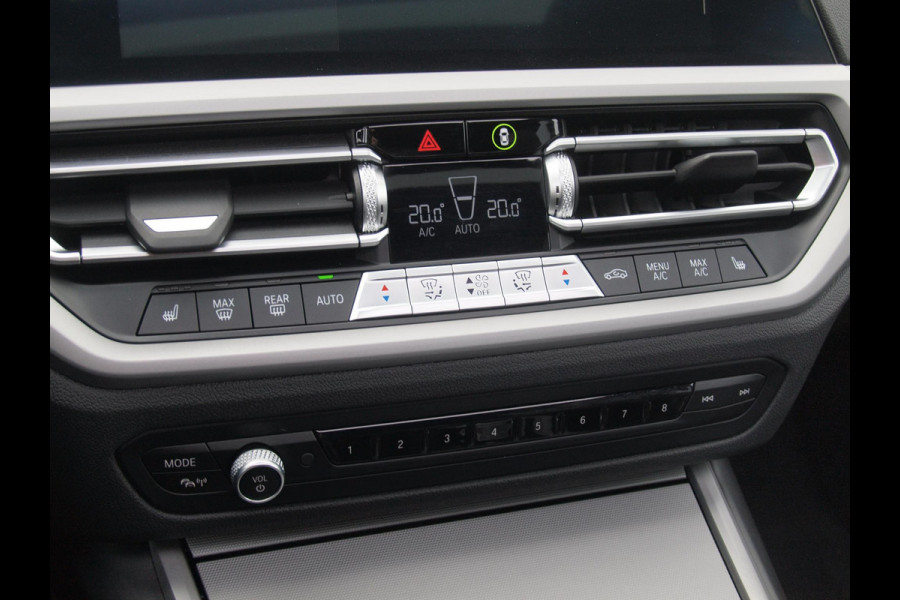 BMW 3-serie 330e | Panoramadak | Harman Kardon | Apple Carplay | Leer | 19 Inch |