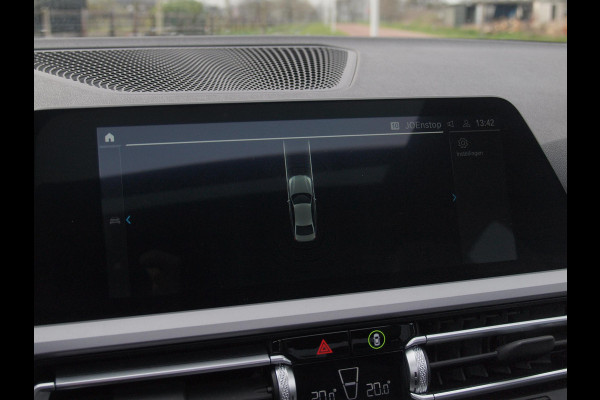 BMW 3-serie 330e | Panoramadak | Harman Kardon | Apple Carplay | Leer | 19 Inch |