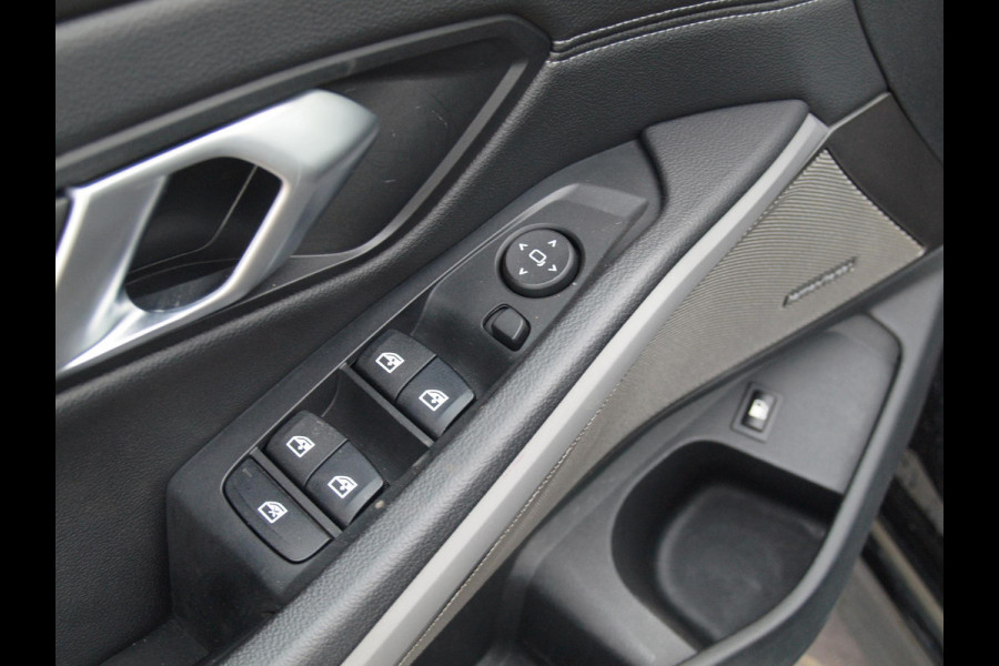 BMW 3-serie 330e | Panoramadak | Harman Kardon | Apple Carplay | Leer | 19 Inch |