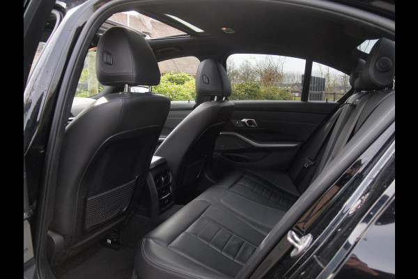 BMW 3-serie 330e | Panoramadak | Harman Kardon | Apple Carplay | Leer | 19 Inch |