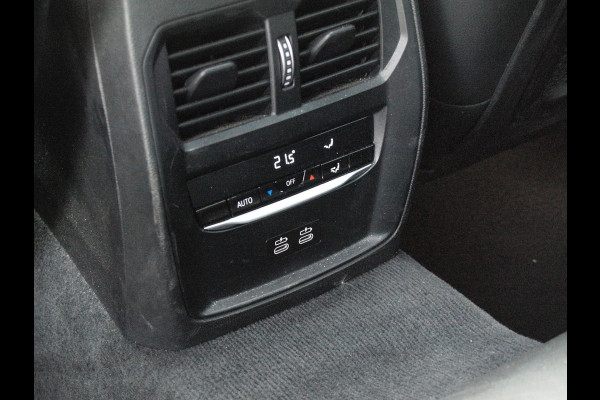BMW 3-serie 330e | Panoramadak | Harman Kardon | Apple Carplay | Leer | 19 Inch |