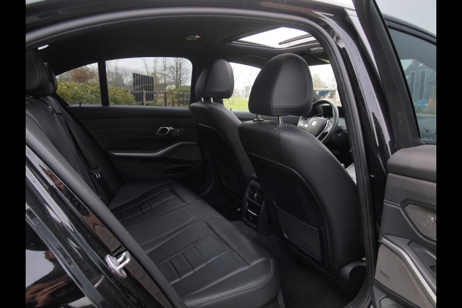 BMW 3-serie 330e | Panoramadak | Harman Kardon | Apple Carplay | Leer | 19 Inch |