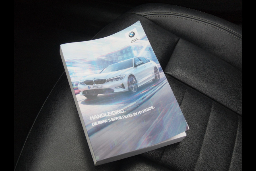 BMW 3-serie 330e | Panoramadak | Harman Kardon | Apple Carplay | Leer | 19 Inch |