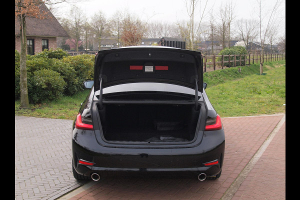 BMW 3-serie 330e | Panoramadak | Harman Kardon | Apple Carplay | Leer | 19 Inch |