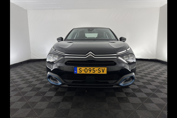 Citroën Ë-C4 X Feel Pack 50 kWh [ 3-Fase-11Kw ] {SOH-91%} (INCL-BTW) *HEATPUMP | FULL-LED | LEATHER-FABRIC | DIGI-COCKPIT | DAB | COMFORTSEATS | CAMERA | ECC | CARPLAY | LANE-ASSIST | PDC | CRUISE | 18''ALU*