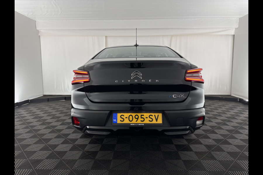 Citroën Ë-C4 X Feel Pack 50 kWh [ 3-Fase-11Kw ] {SOH-91%} (INCL-BTW) *HEATPUMP | FULL-LED | LEATHER-FABRIC | DIGI-COCKPIT | DAB | COMFORTSEATS | CAMERA | ECC | CARPLAY | LANE-ASSIST | PDC | CRUISE | 18''ALU*