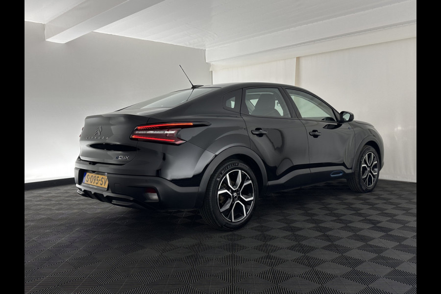 Citroën Ë-C4 X Feel Pack 50 kWh [ 3-Fase-11Kw ] {SOH-91%} (INCL-BTW) *HEATPUMP | FULL-LED | LEATHER-FABRIC | DIGI-COCKPIT | DAB | COMFORTSEATS | CAMERA | ECC | CARPLAY | LANE-ASSIST | PDC | CRUISE | 18''ALU*