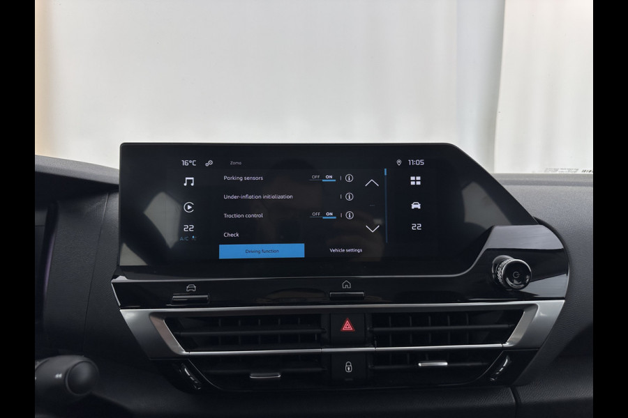 Citroën Ë-C4 X Feel Pack 50 kWh [ 3-Fase-11Kw ] {SOH-91%} (INCL-BTW) *HEATPUMP | FULL-LED | LEATHER-FABRIC | DIGI-COCKPIT | DAB | COMFORTSEATS | CAMERA | ECC | CARPLAY | LANE-ASSIST | PDC | CRUISE | 18''ALU*