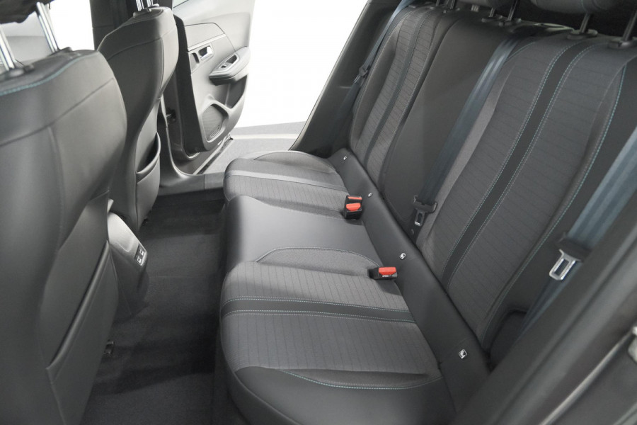 Peugeot 2008 PureTech 130 EAT8 Allure Pack | Trekhaak | Camera | Navigatie | Parkeersensoren