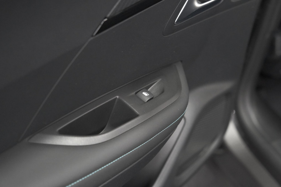 Peugeot 2008 PureTech 130 EAT8 Allure Pack | Trekhaak | Camera | Navigatie | Parkeersensoren