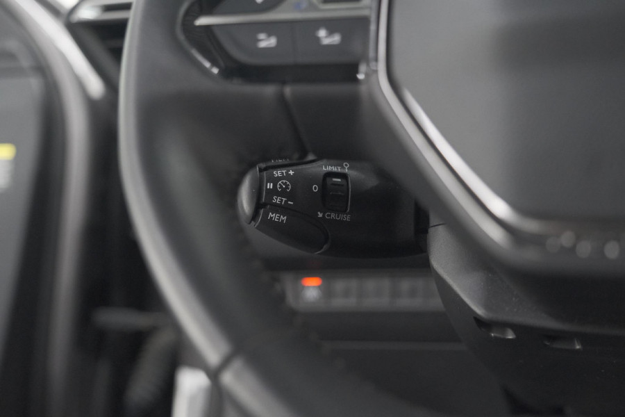 Peugeot 2008 PureTech 130 EAT8 Allure Pack | Trekhaak | Camera | Navigatie | Parkeersensoren