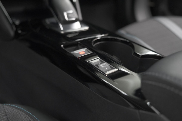 Peugeot 2008 PureTech 130 EAT8 Allure Pack | Trekhaak | Camera | Navigatie | Parkeersensoren