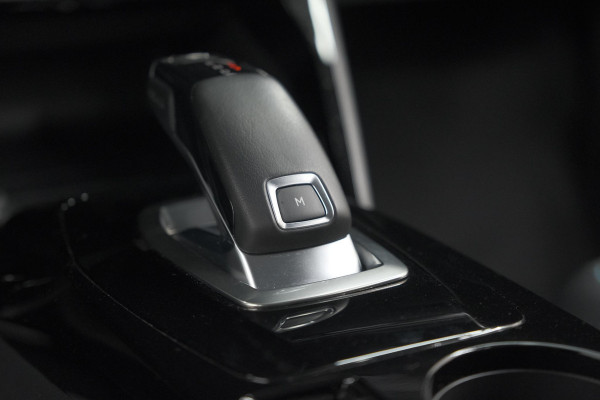 Peugeot 2008 PureTech 130 EAT8 Allure Pack | Trekhaak | Camera | Navigatie | Parkeersensoren