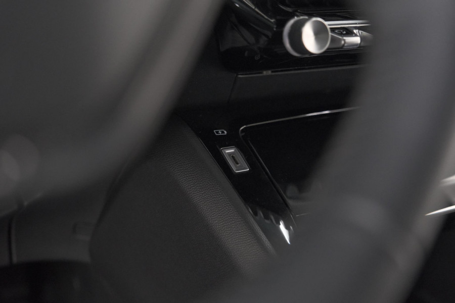Peugeot 2008 PureTech 130 EAT8 Allure Pack | Trekhaak | Camera | Navigatie | Parkeersensoren